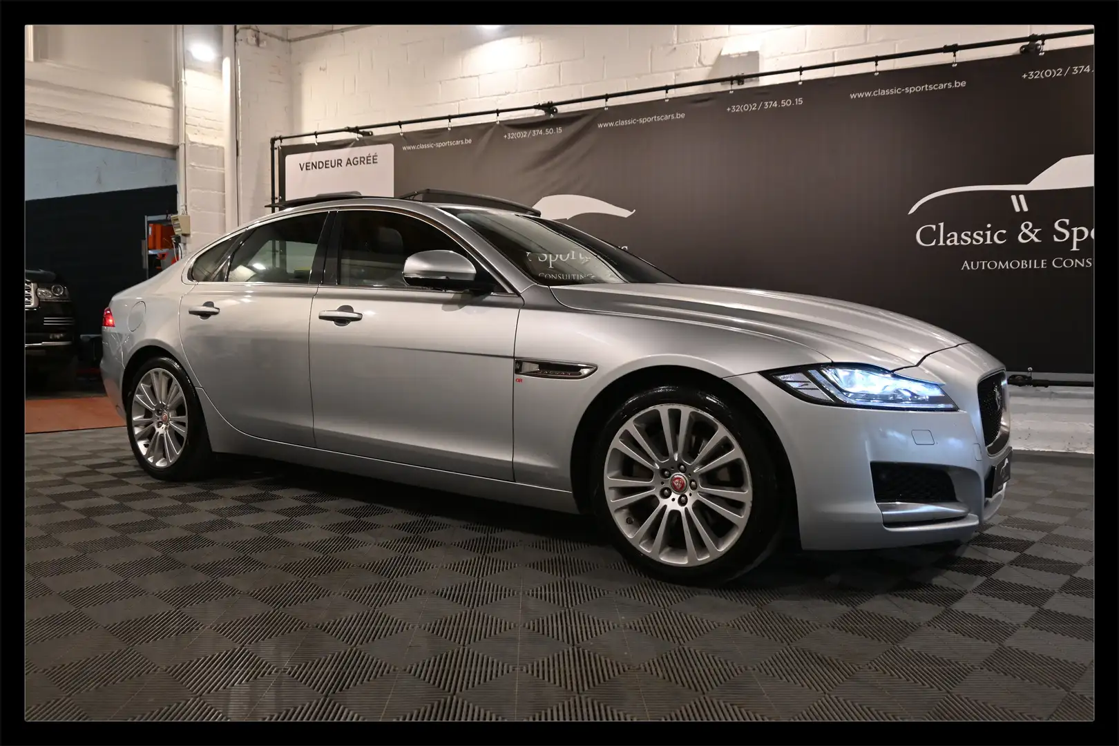 Jaguar XF XF 2.0 D PORTFOLIO EURO 6 / CAMERA / PANO / FULL ! Gris - 1
