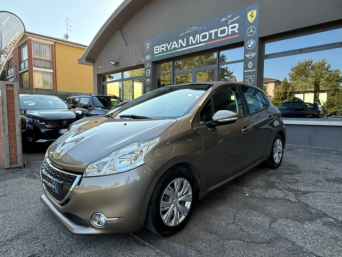 Peugeot 208 1.4 HDi 68 CV 5 porte Allure Marrone - 2