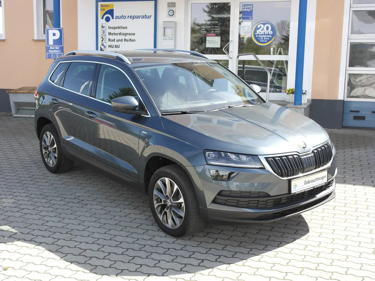 Skoda Karoq Clever, Navi, LED, MwSt. ausw., 3J. Zusatzgarantie Grau - 1