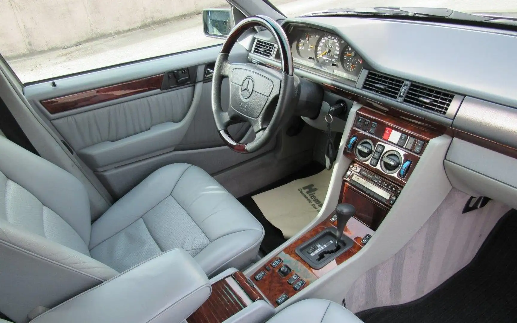 Mercedes-Benz E 36 AMG W124 E36 AMG T-model ex.Schweiz Černá - 2