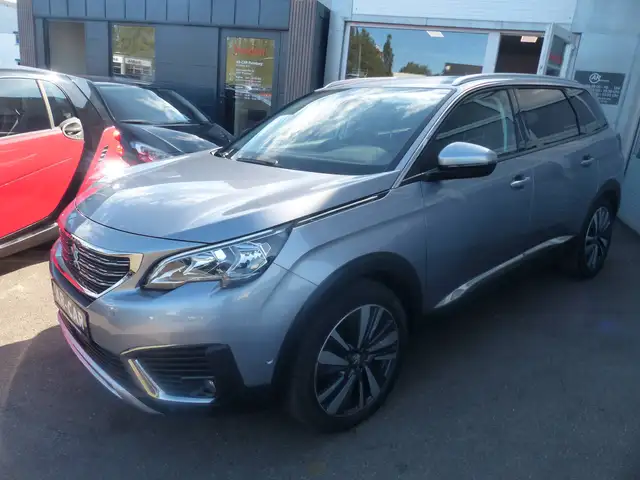Peugeot 5008 1.6 HDI Klimaautomatik Sitzheizung Tempomat Radio Einparkhilfe vorne und hinten 7 Sitzer Alufelgen AHK 1 Hand Volldigita