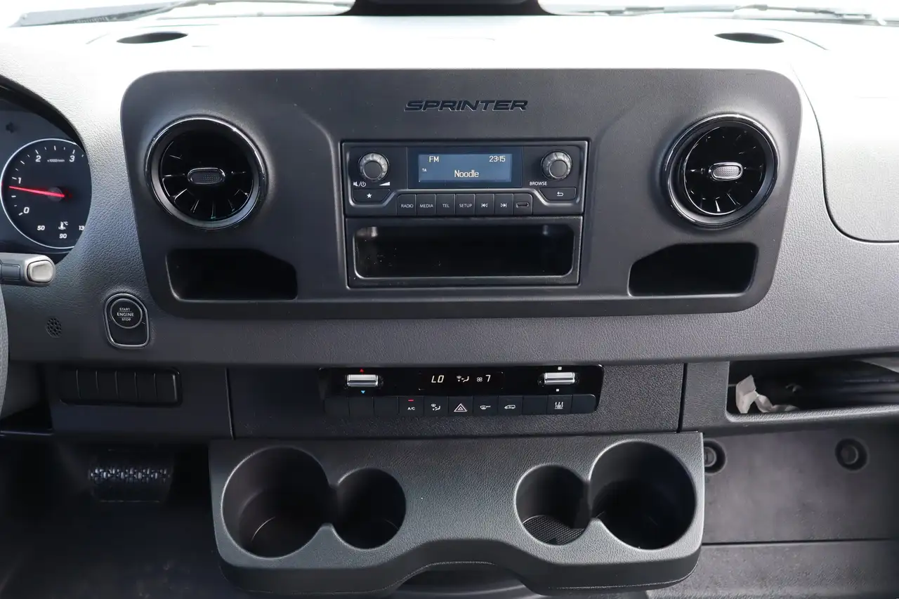 Mercedes-Benz Sprinter photo Mercedes-Benz Sprinter