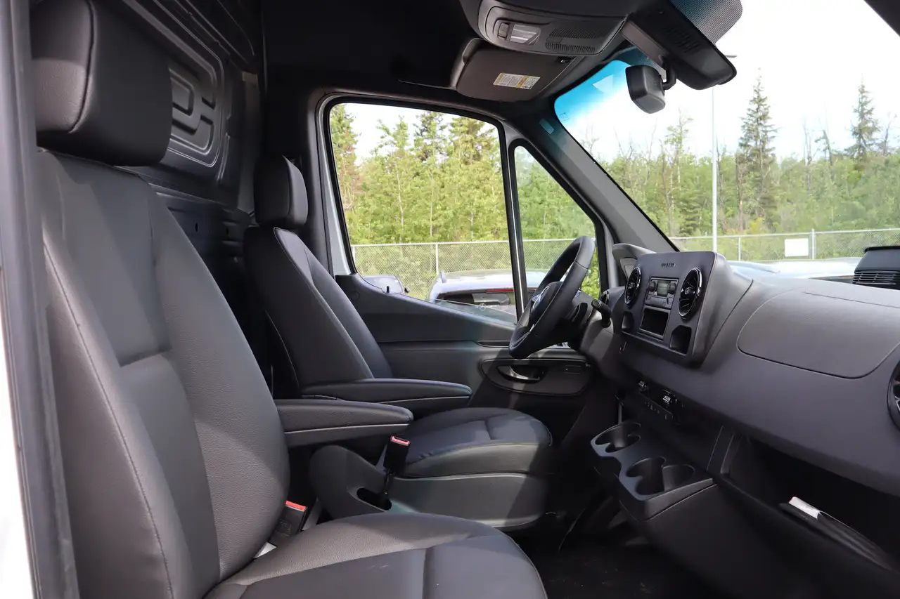 Mercedes-Benz Sprinter photo Mercedes-Benz Sprinter