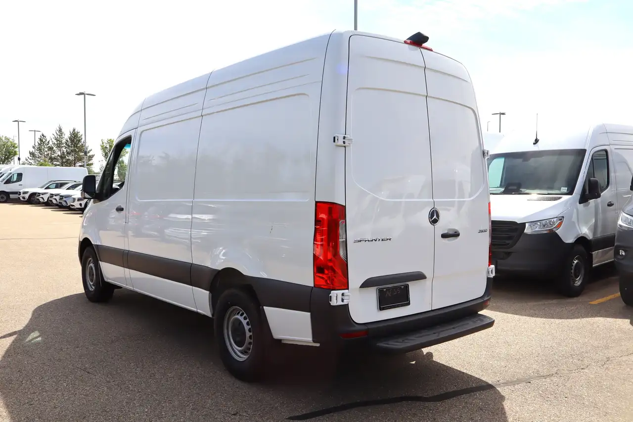 Mercedes-Benz Sprinter photo Mercedes-Benz Sprinter