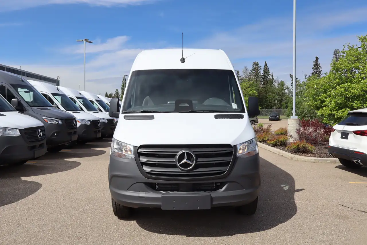 Mercedes-Benz Sprinter photo Mercedes-Benz Sprinter