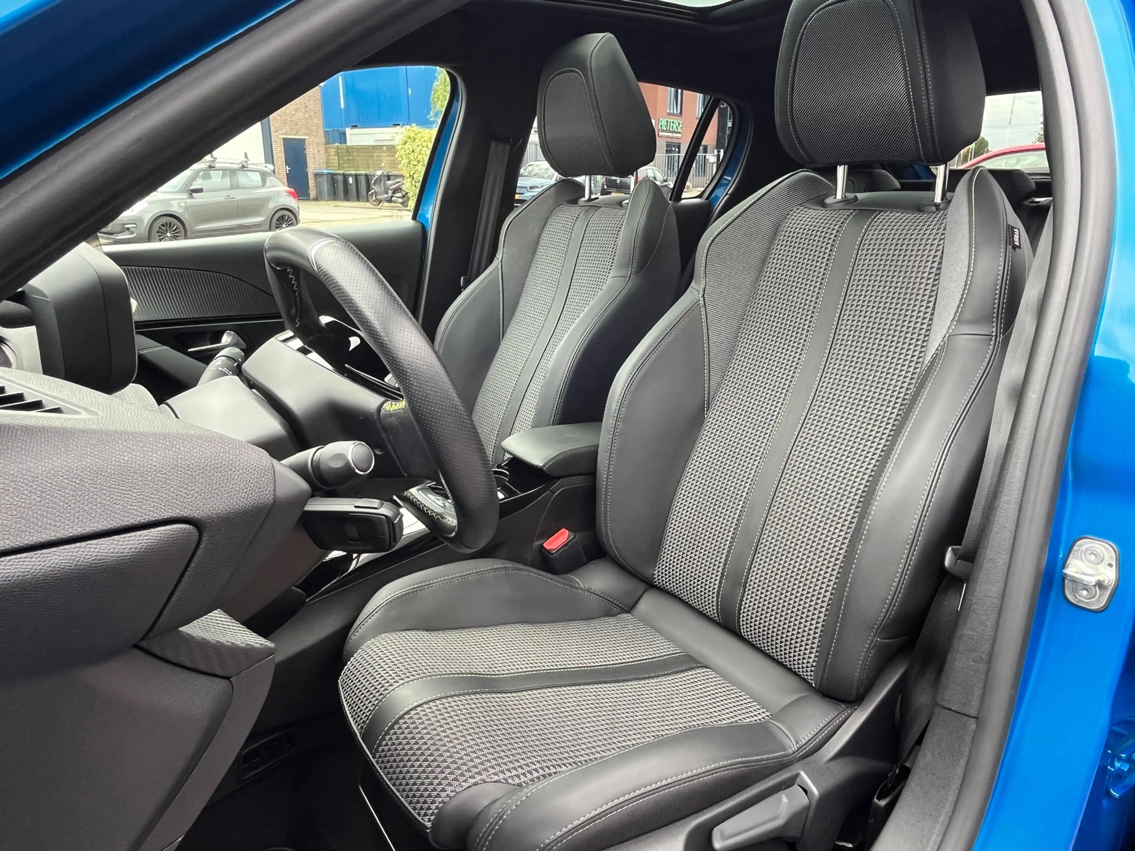 Peugeot e-208 EV GT 50 kWh | SOH 94,69% | Pack Drive Assist Plus — photo 4