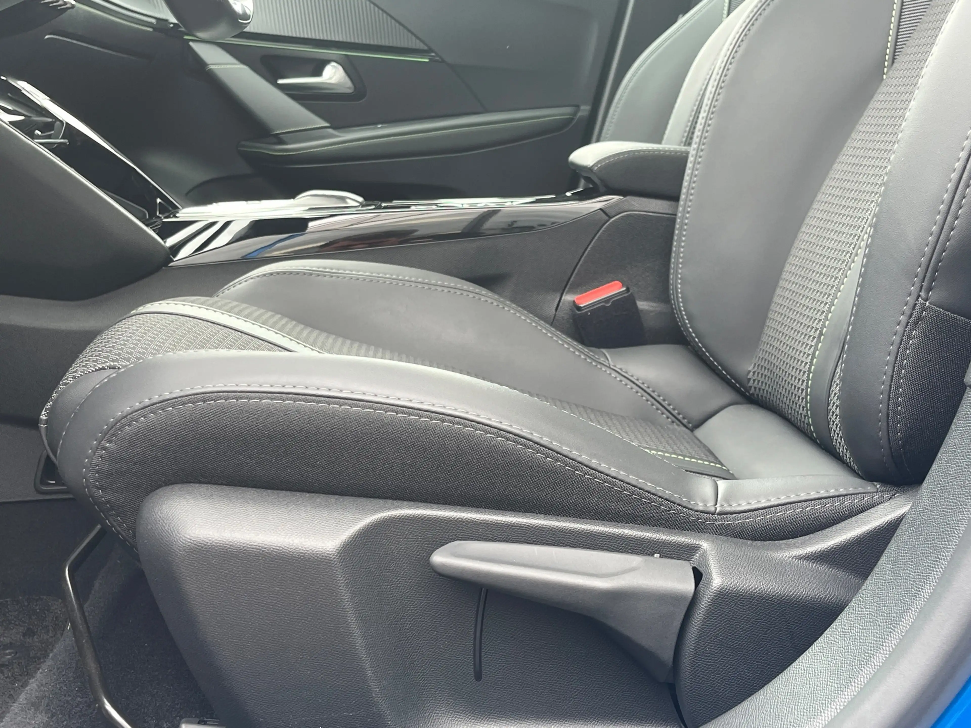 Peugeot e-208 EV GT 50 kWh | SOH 94,69% | Pack Drive Assist Plus — photo 28