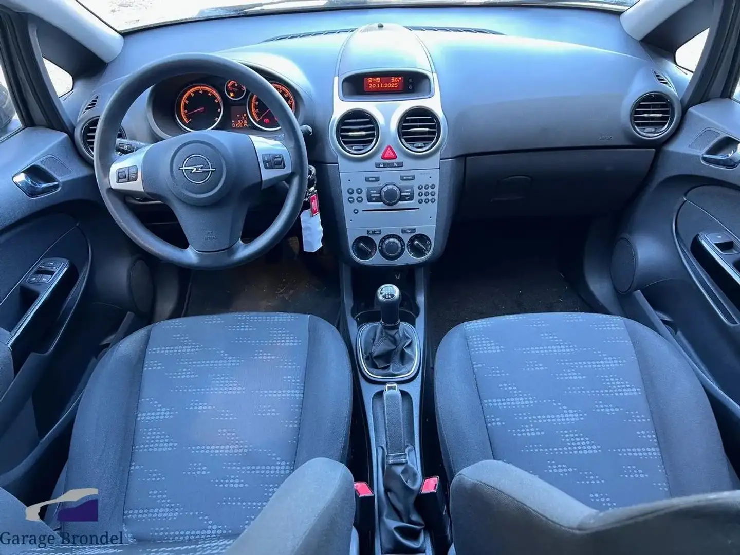 Opel Corsa 1.4i 100cv 1ére main Phase 2 - 2