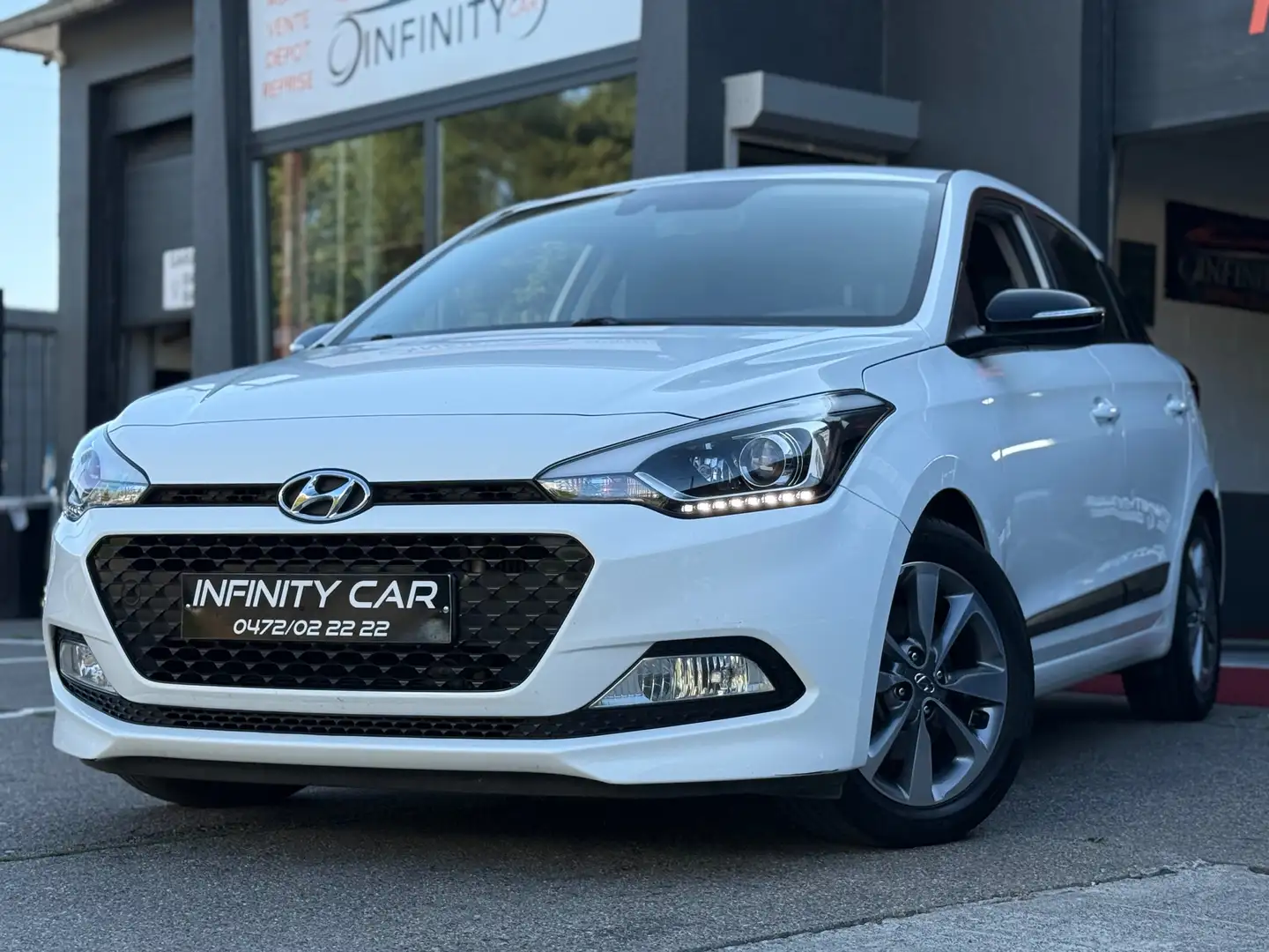Hyundai i20 i20 1.1 CRDi Blackline Wit - 2