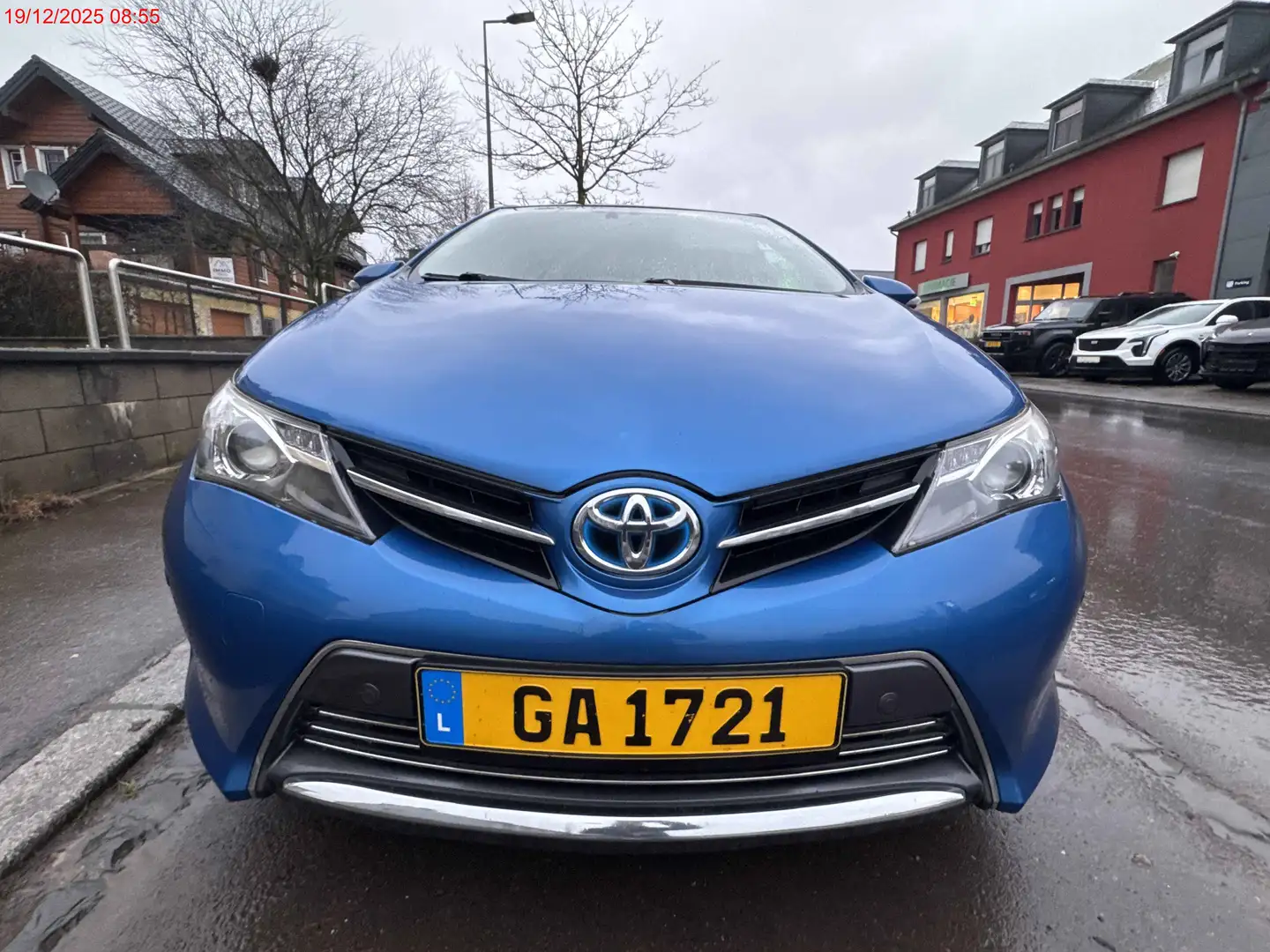 Toyota Auris HYBRIDE Blau - 1