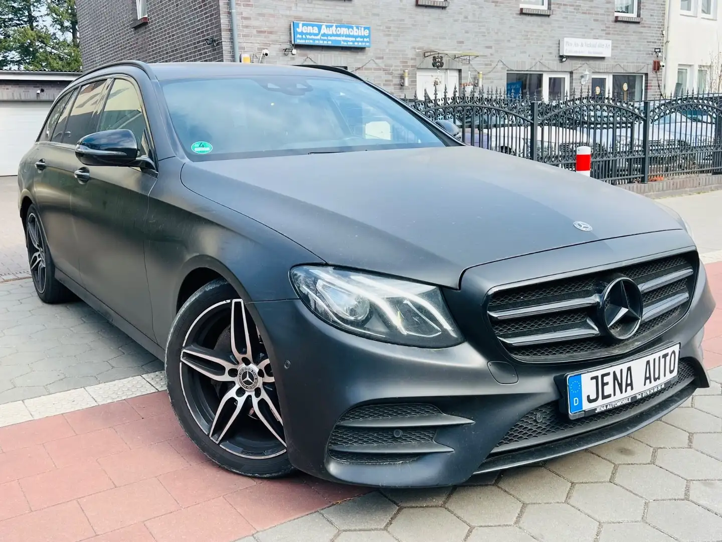 Mercedes-Benz E 300 d AMG PAKET 2.BESITZ STANDHEIZUNG Grigio - 1