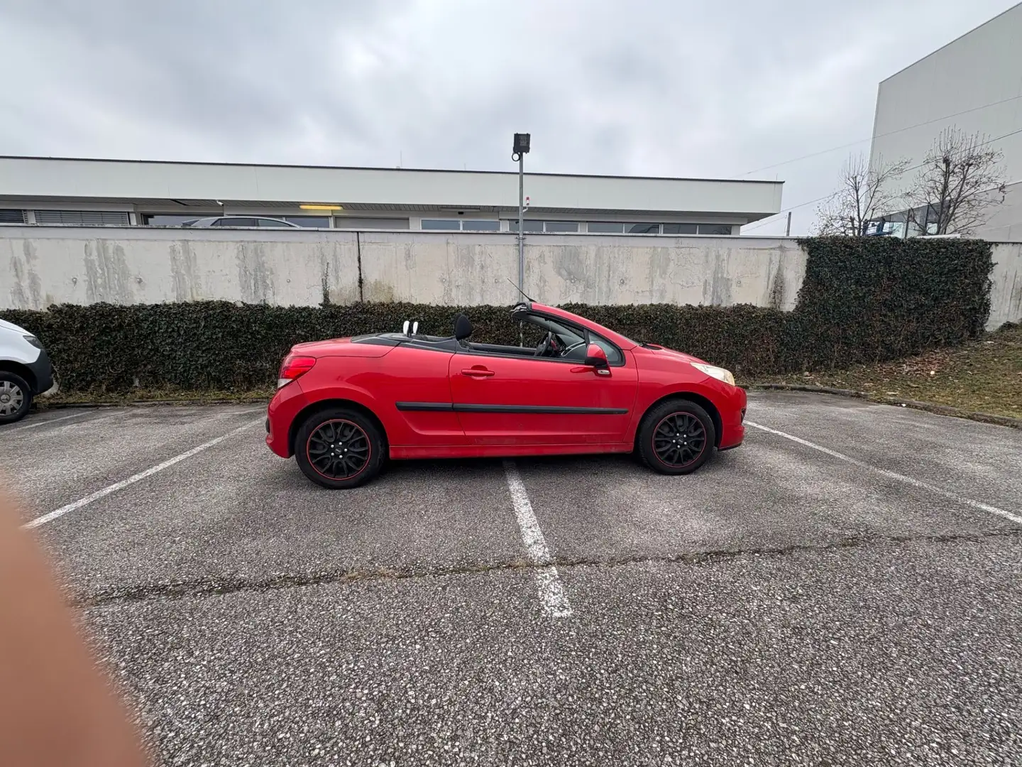 Peugeot 207 CC Active 1,6 VTi 16V Rot - 2