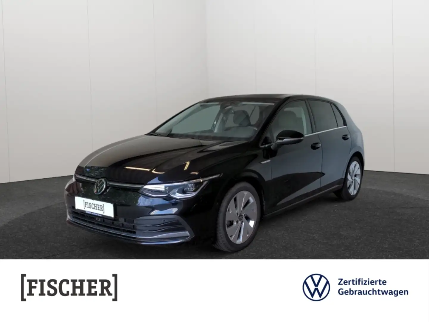 Volkswagen Golf VIII 1.5eTSI DSG Style Matrix STHZ Navi Rear View Schwarz - 1