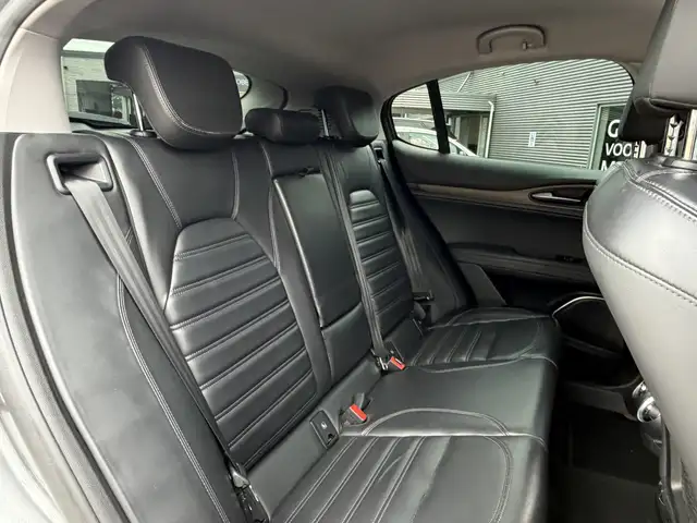 Alfa Romeo Stelvio view 10
