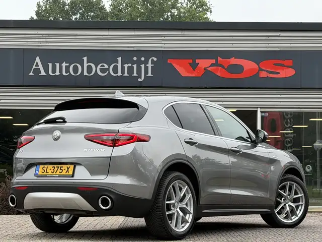 Alfa Romeo Stelvio view 9