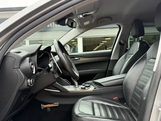 Alfa Romeo Stelvio view 4