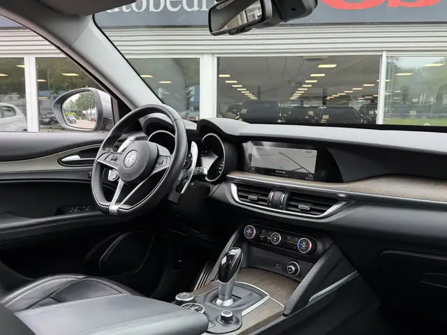 Alfa Romeo Stelvio view 6