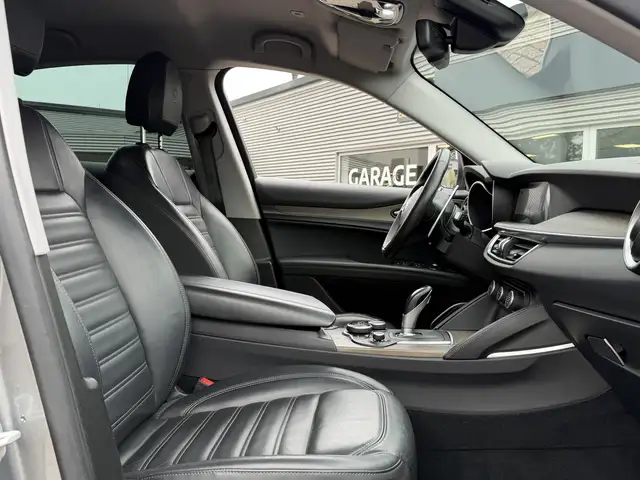 Alfa Romeo Stelvio view 8