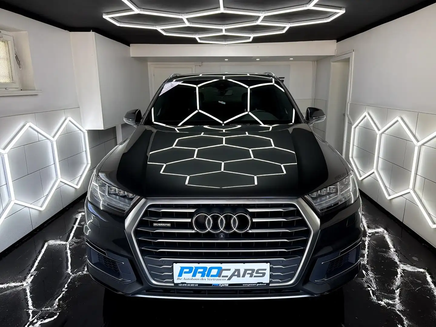 Audi Q7 3.0 TDI Hybrid 275 KW quattro-S-LINE*PANO*KAMM* Grau - 2