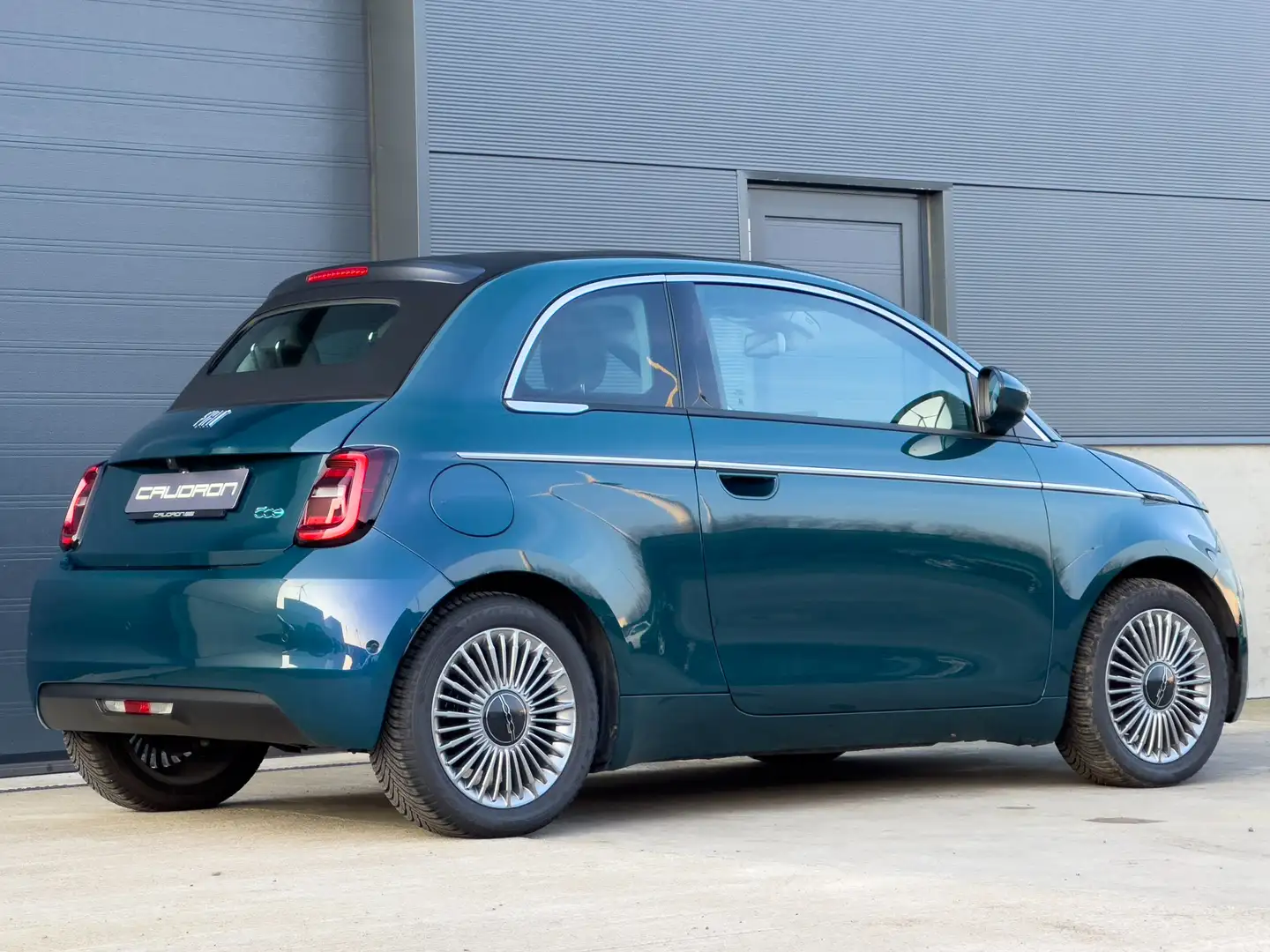 Fiat 500e Cabrio 500e 43 kWh Ocean Green | Nav | Carplay Blauw - 2