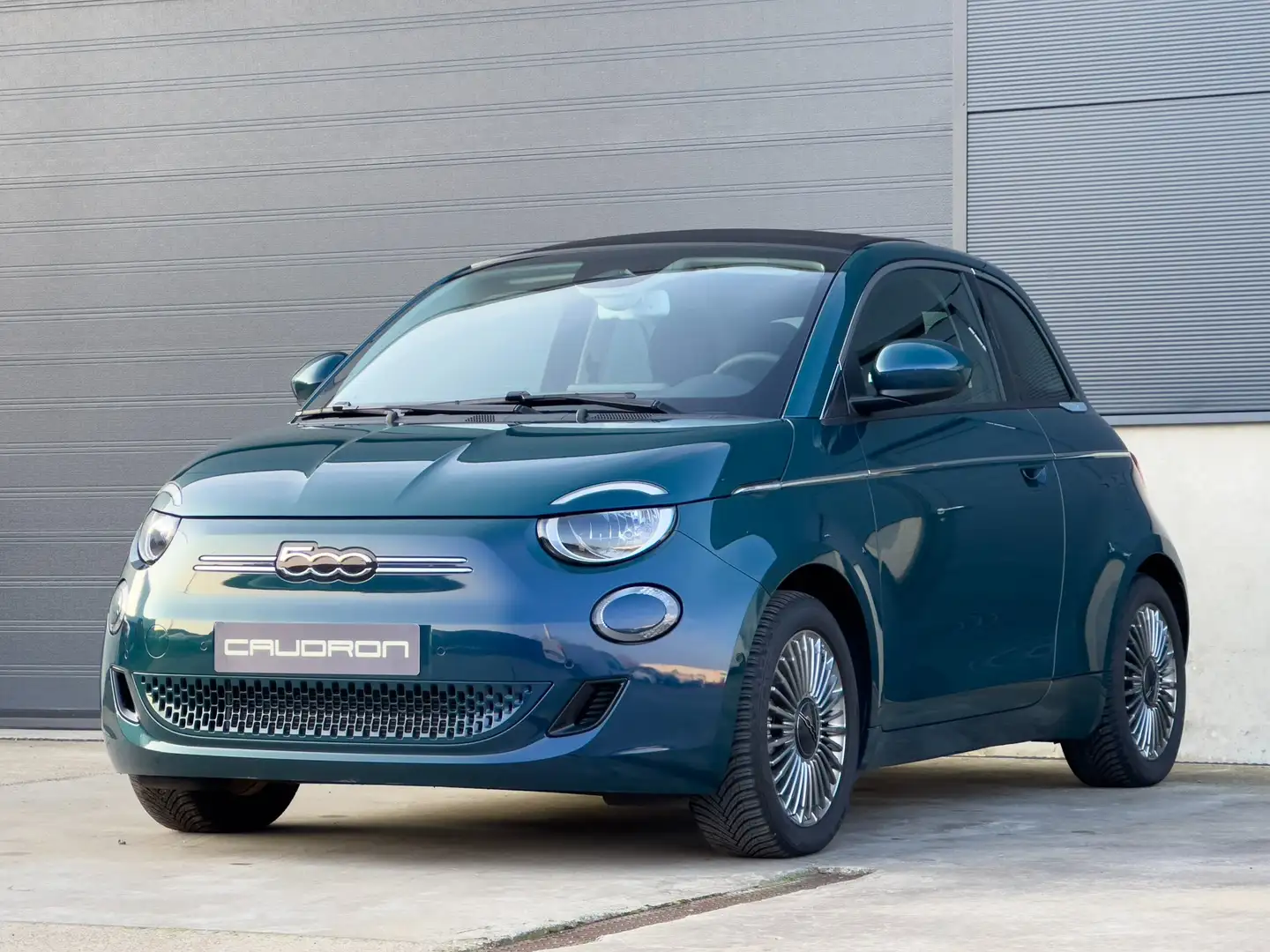 Fiat 500e Cabrio 500e 43 kWh Ocean Green | Nav | Carplay Blauw - 1