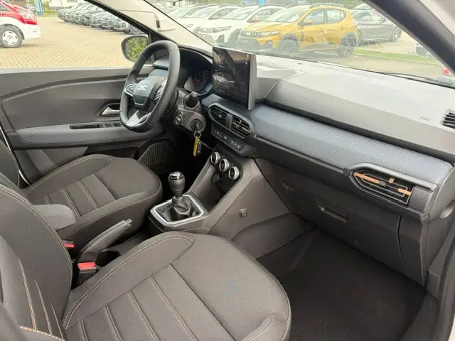 Dacia Sandero view 9