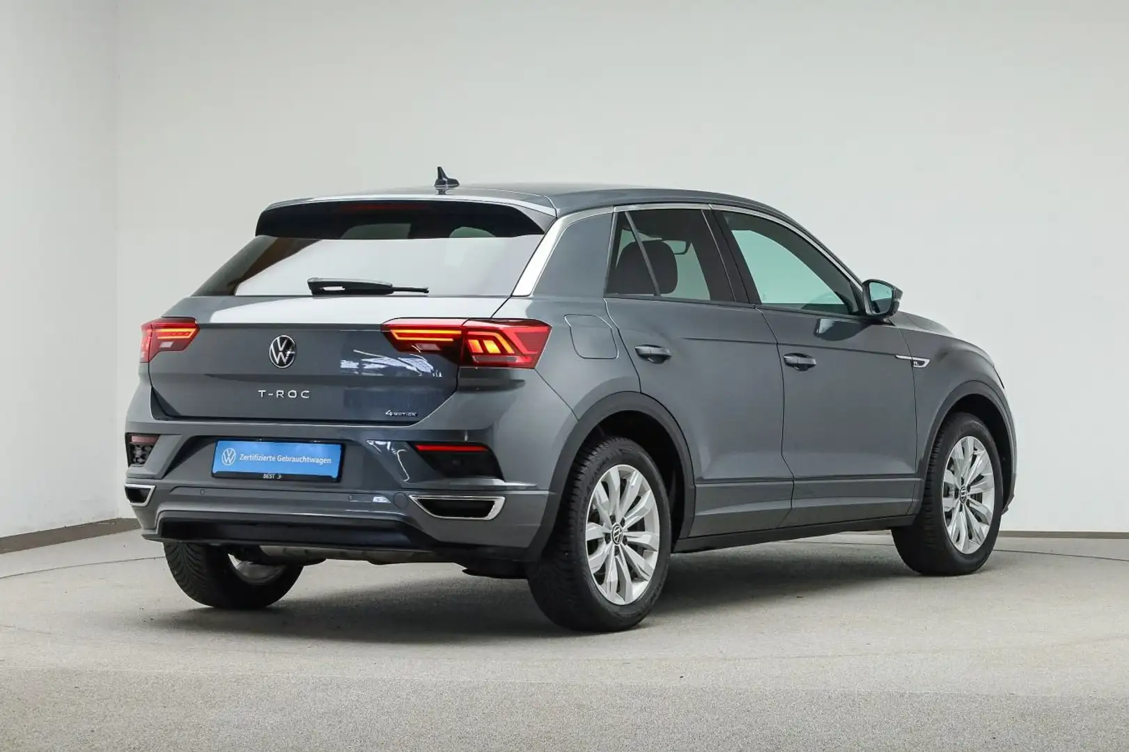 Volkswagen T-Roc 2.0 TSI 4MOTION DSG R-LINE*NAVI*AHK*LED*KA Grau - 2
