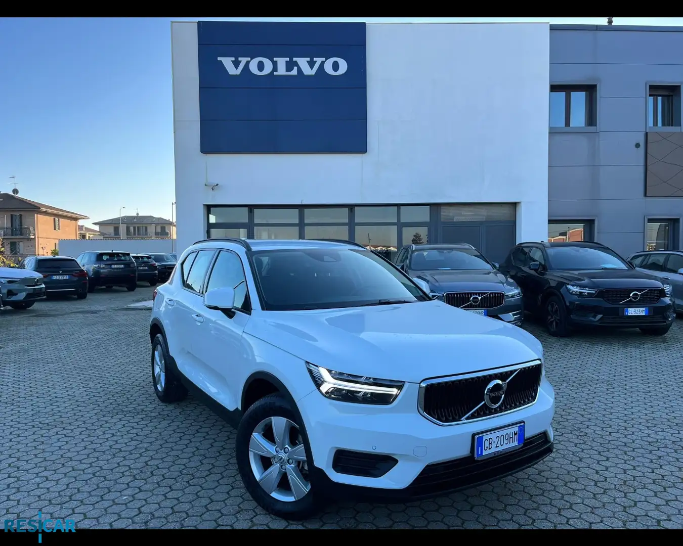 Volvo XC40 1.5 T2 Momentum Core Weiß - 1