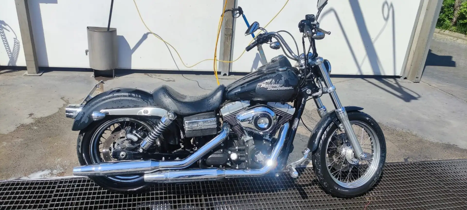 Harley-Davidson Dyna Street Bob Negro - 2