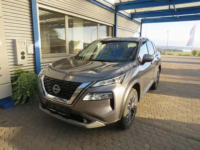 Nissan X-Trail view 2
