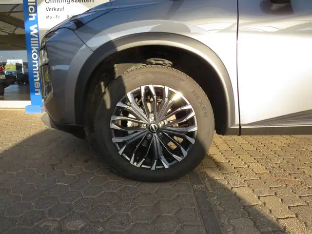 Nissan X-Trail view 5