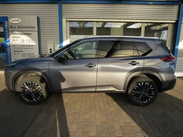 Nissan X-Trail view 4
