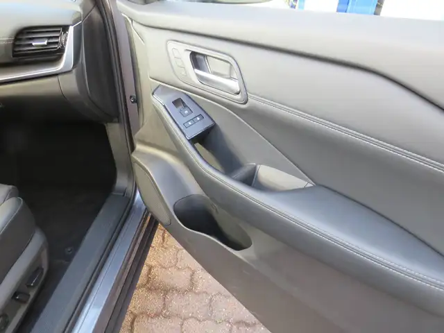 Nissan X-Trail view 9