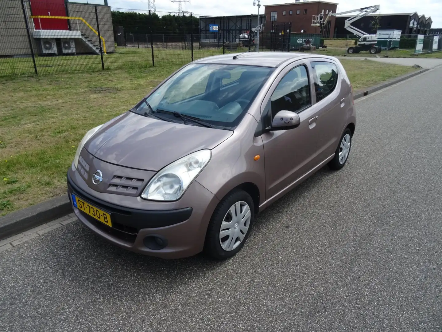 Nissan Pixo 1.0 Visia Bruin - 1