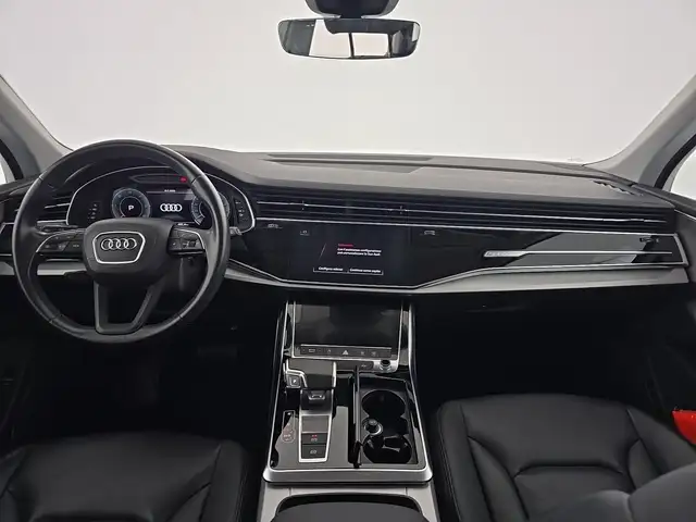 Audi Q7 view 12