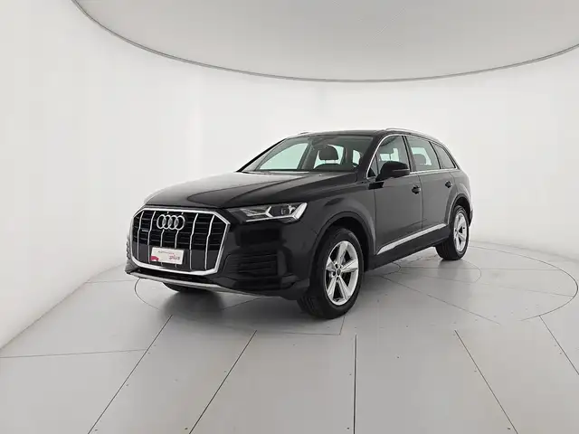 Audi Q7 main image
