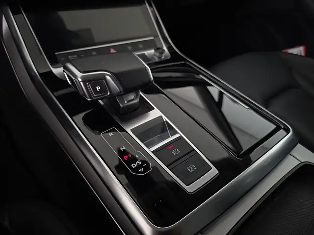 Audi Q7 view 13