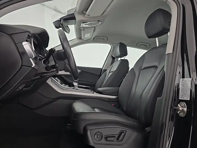 Audi Q7 view 10