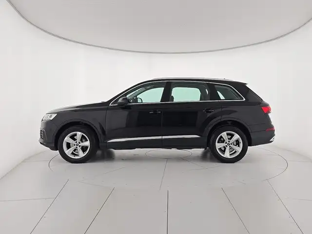 Audi Q7 view 2
