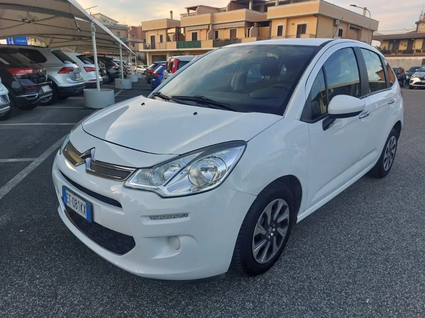 Citroen C3 1.2 VTi 82 5 porte km 166000 Neopatentati Clima Bianco - 1