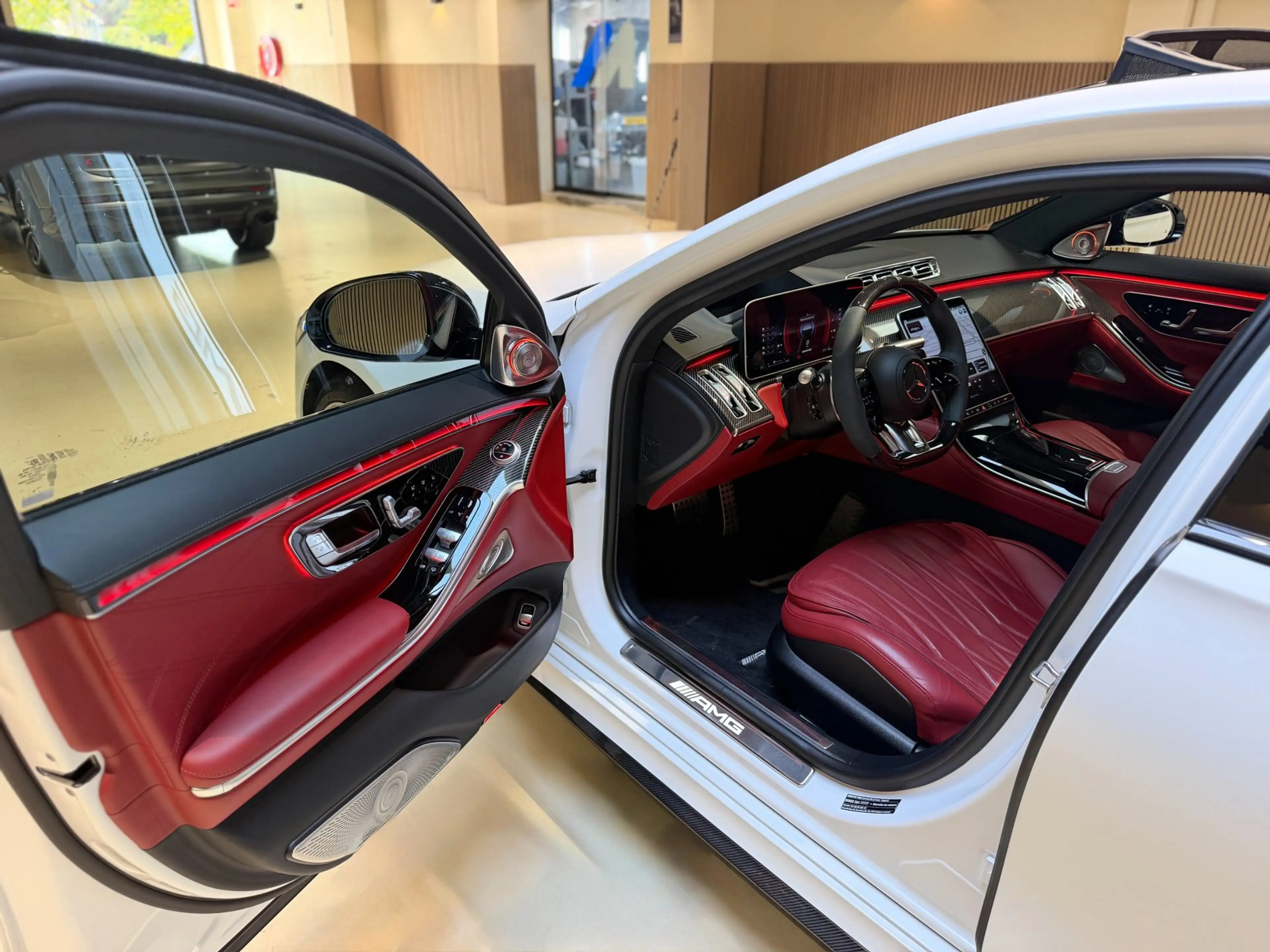 Mercedes-Benz S 63 AMG S E Performance|Pano|HUD|Keyless|360|4D Burmester| — photo 19