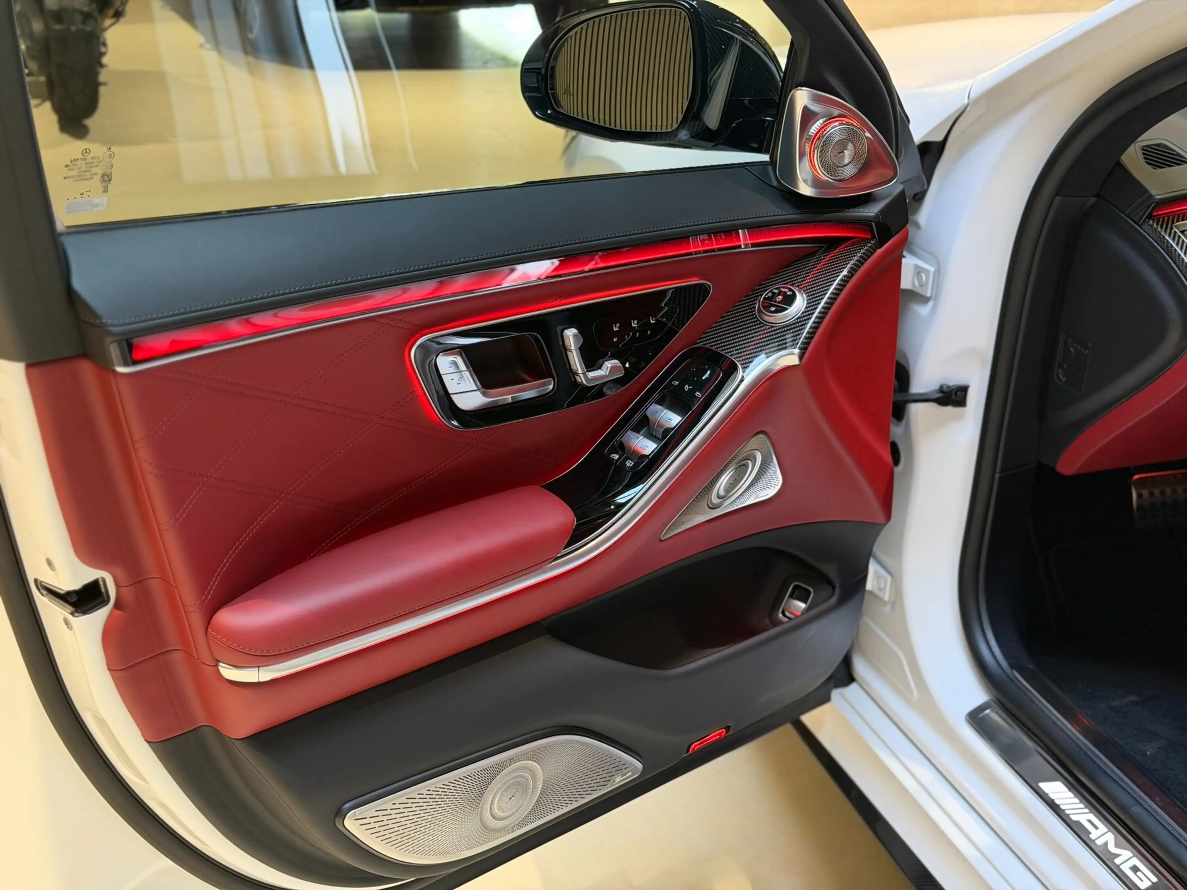 Mercedes-Benz S 63 AMG S E Performance|Pano|HUD|Keyless|360|4D Burmester| — photo 21