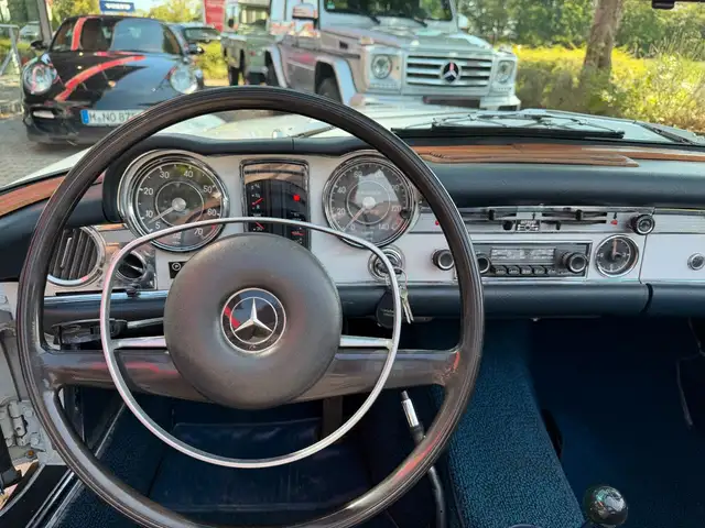 Mercedes-Benz SL view 14
