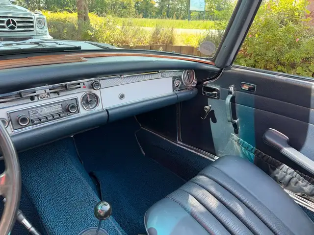 Mercedes-Benz SL view 15