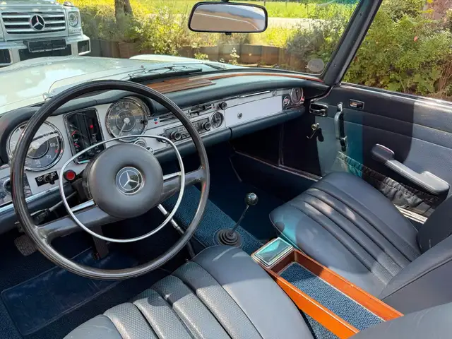 Mercedes-Benz SL view 13