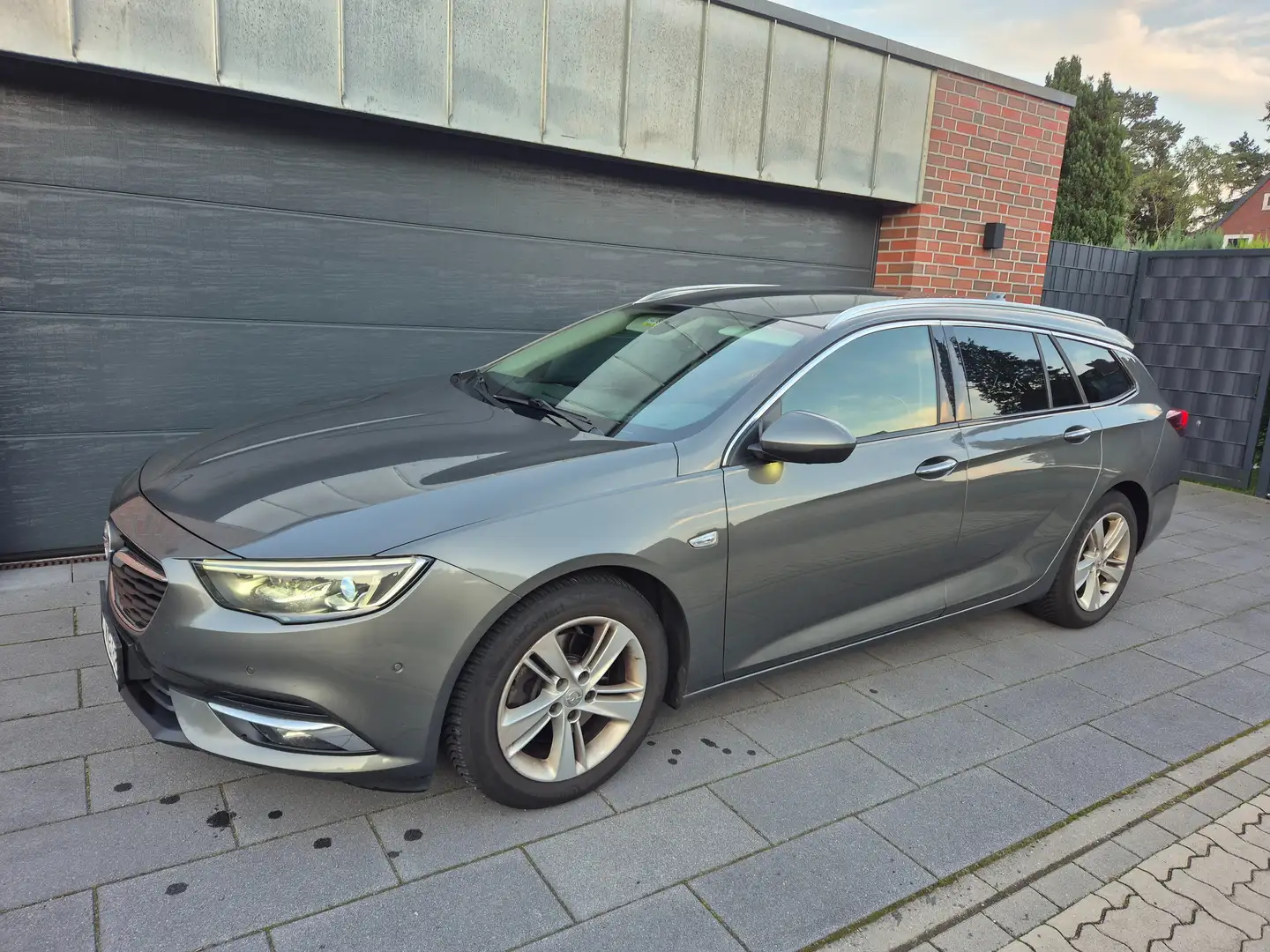Opel Insignia Business Innovation Grau - 1