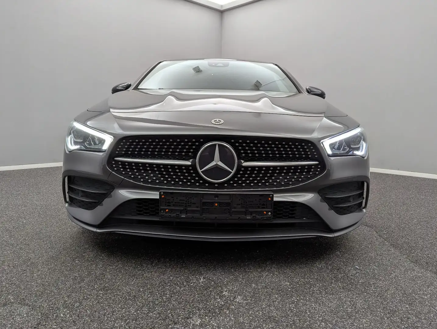 Mercedes-Benz CLA 180 d SB AMG LINE*PANO*LED*AHK*WIDE Grau - 2