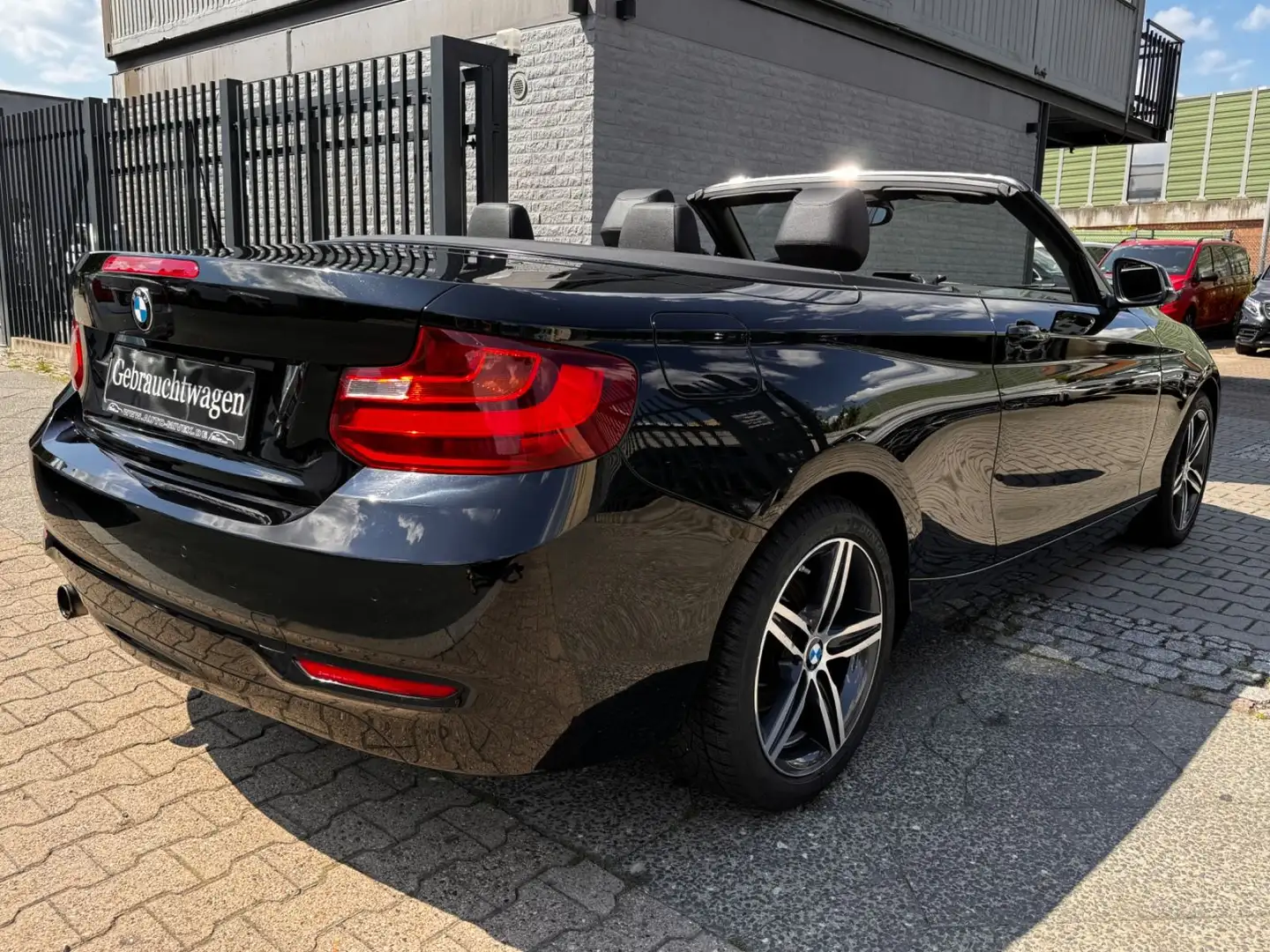 BMW 218 i Cabrio Autom.LEDER LED NAVI Schwarz - 2