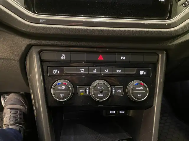 Volkswagen T-Roc view 12