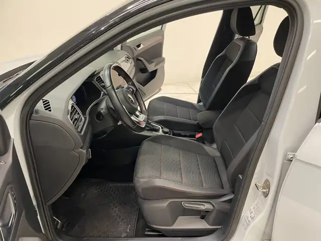 Volkswagen T-Roc view 6